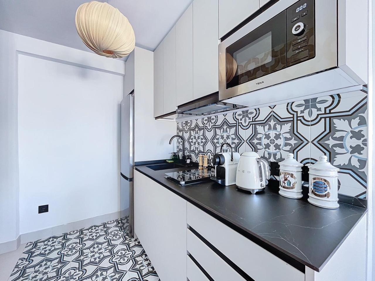 Regency Luxe Studio ตอร์เรโมลิโนส ภายนอก รูปภาพ