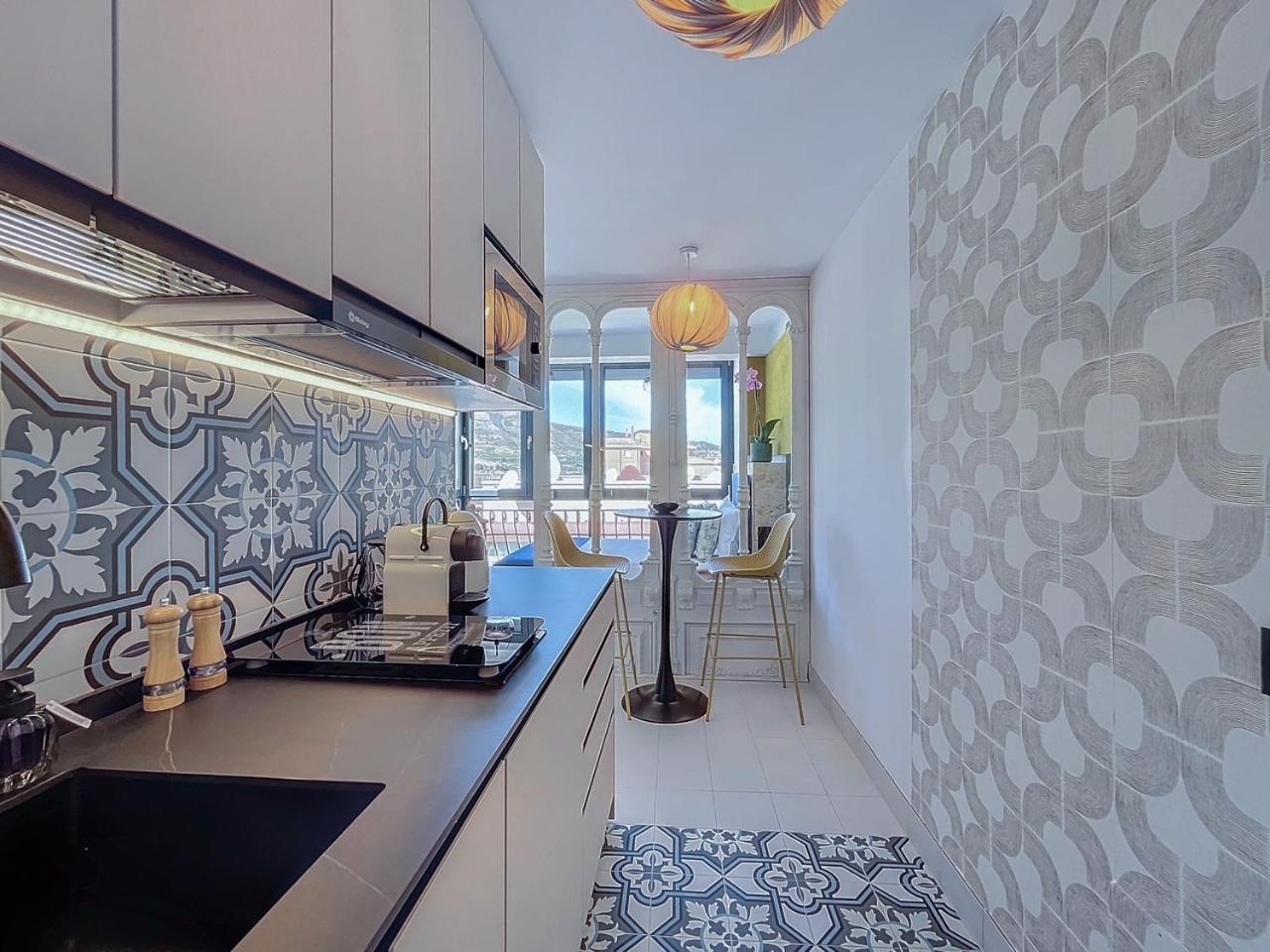 Regency Luxe Studio ตอร์เรโมลิโนส ภายนอก รูปภาพ