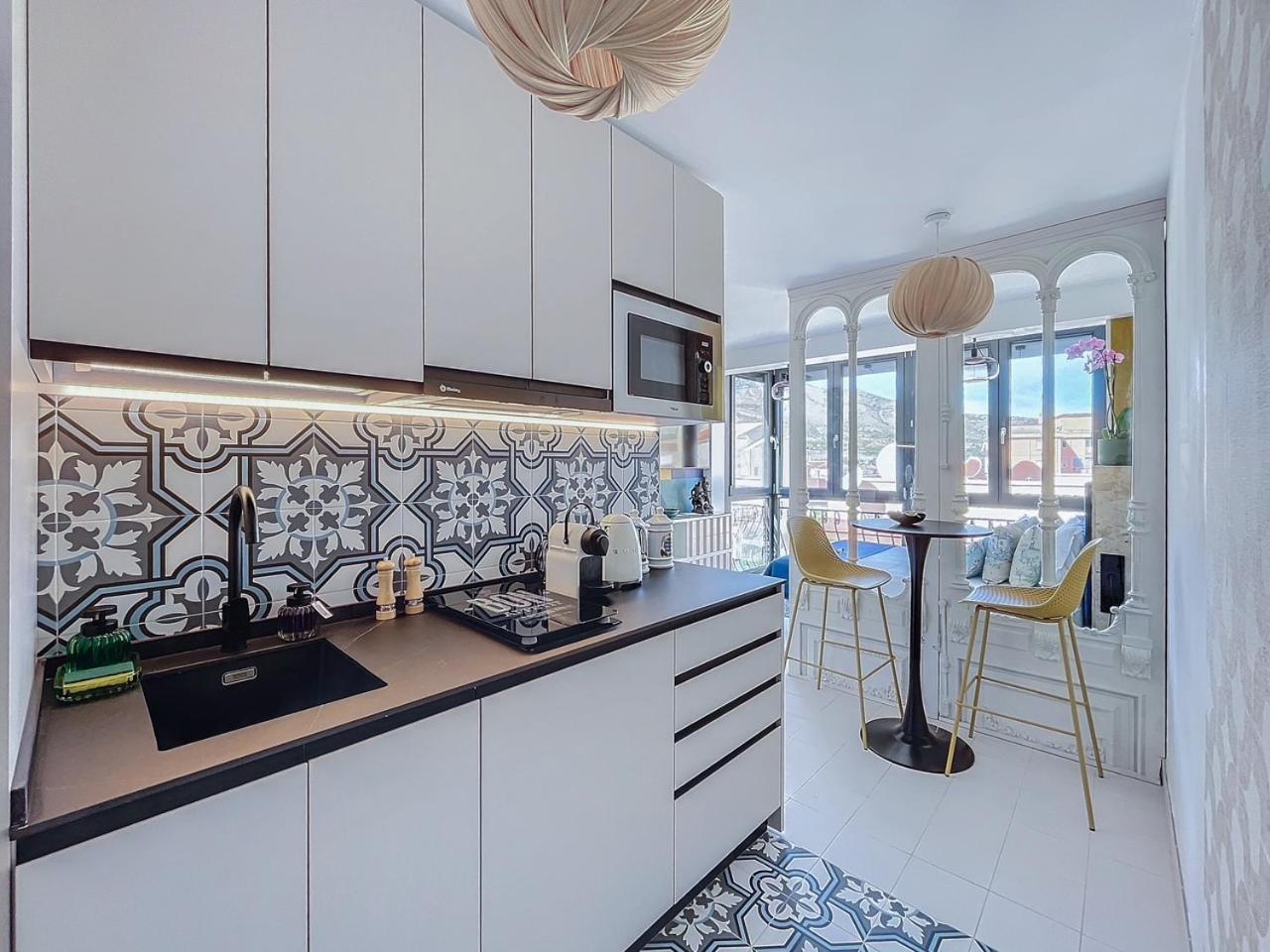 Regency Luxe Studio ตอร์เรโมลิโนส ภายนอก รูปภาพ