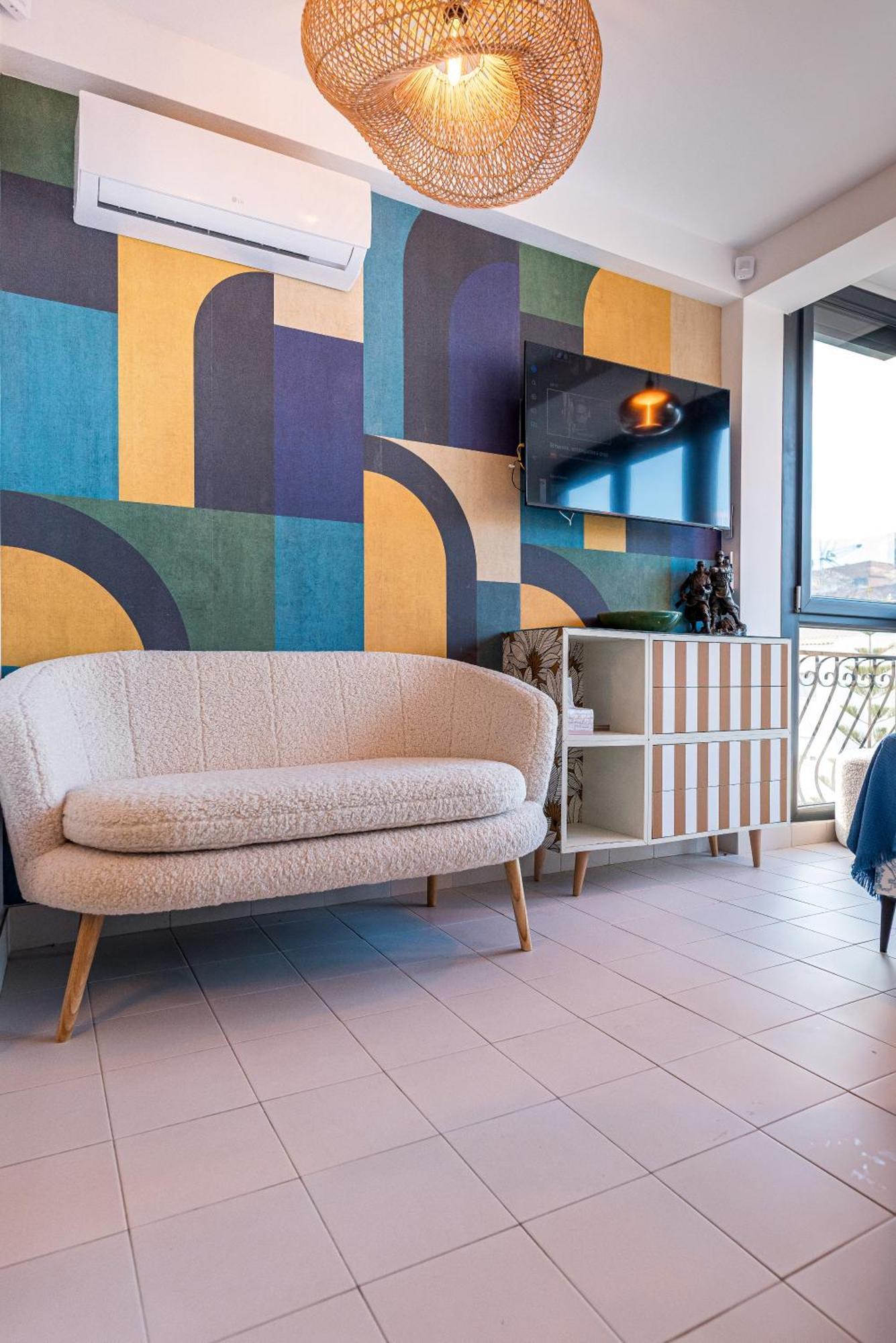 Regency Luxe Studio ตอร์เรโมลิโนส ภายนอก รูปภาพ