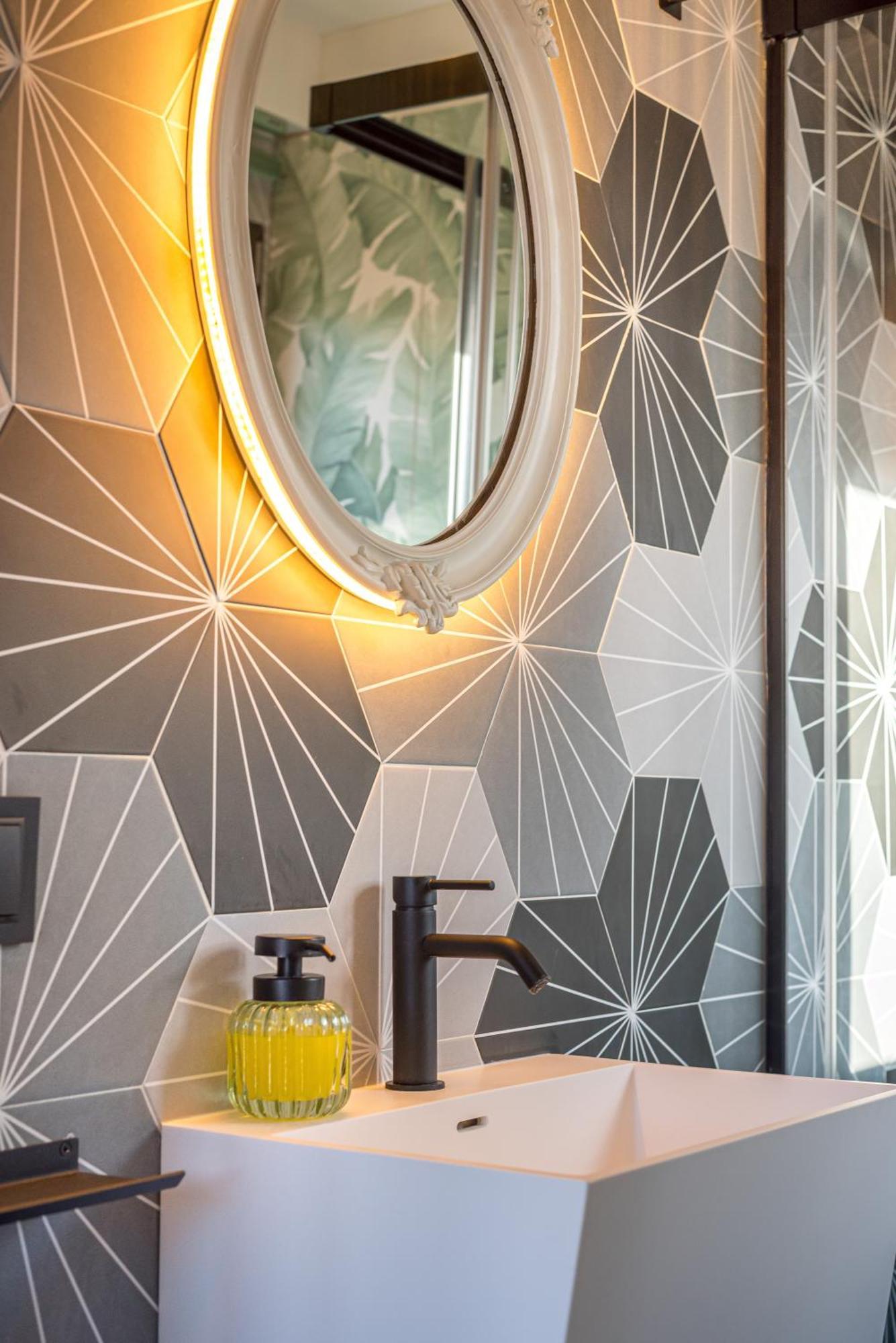 Regency Luxe Studio ตอร์เรโมลิโนส ภายนอก รูปภาพ