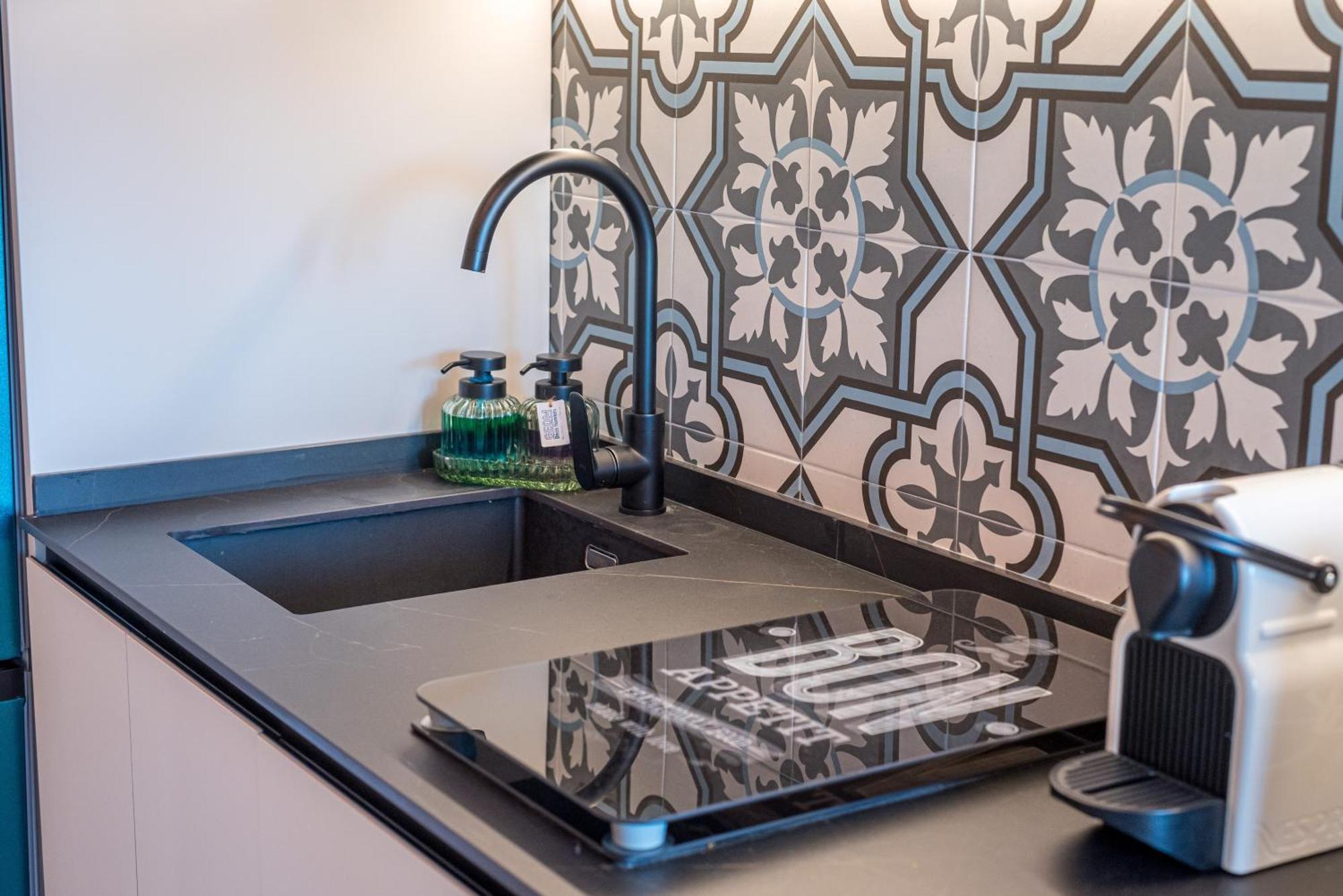 Regency Luxe Studio ตอร์เรโมลิโนส ภายนอก รูปภาพ